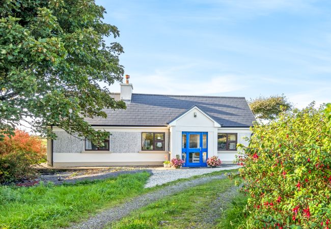 House in Ballyconneely - Flaherty Cottage, Cosy relaxing cottage with views
