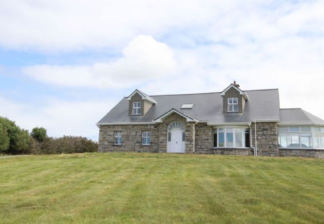 House in Claddaghduff - Jackie's Cottage, overlooks Omey Island & strand 