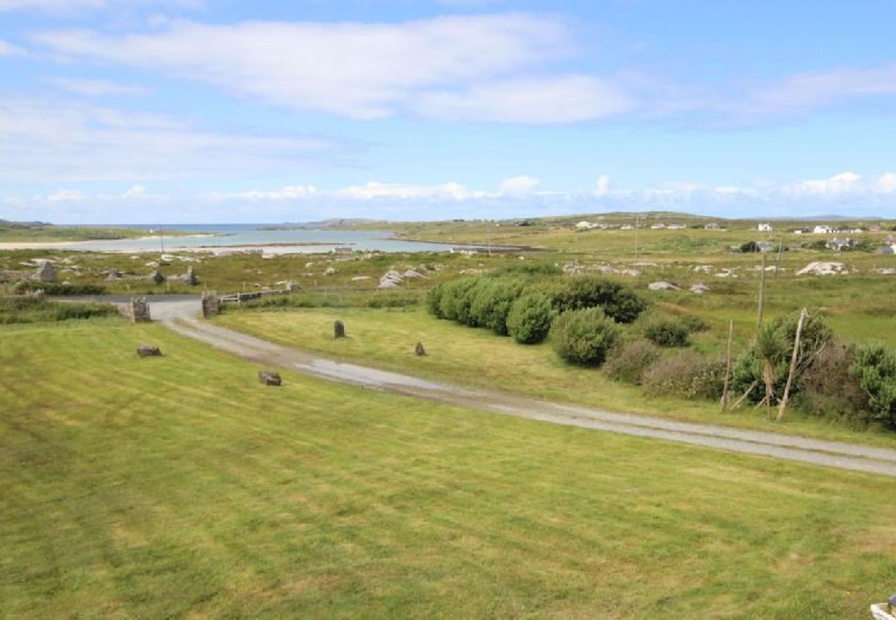 House in Claddaghduff - Jackie's Cottage, overlooks Omey Island & strand 