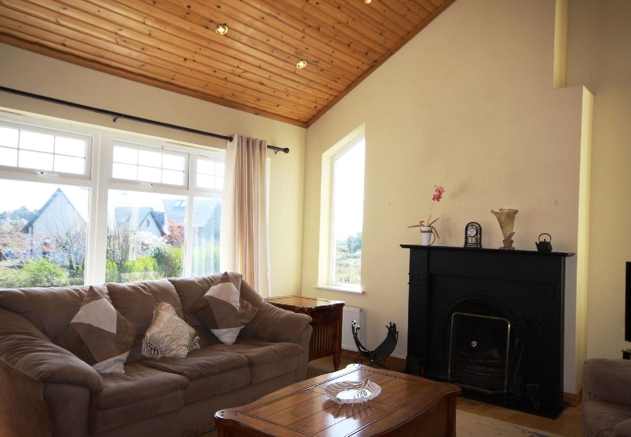 House in Spiddal - The Uplands Spiddal family friendly and spacious