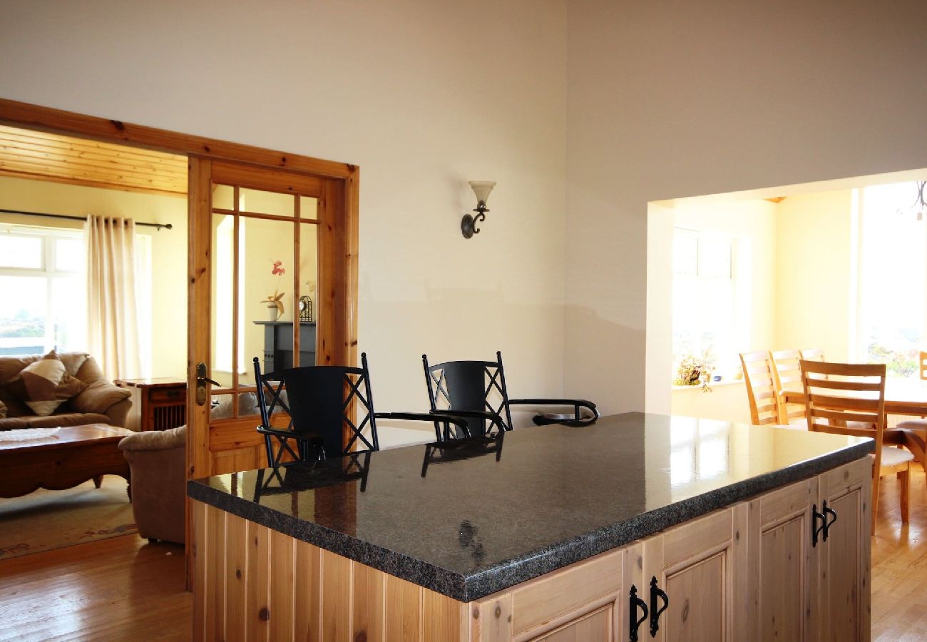 House in Spiddal - The Uplands Spiddal family friendly and spacious