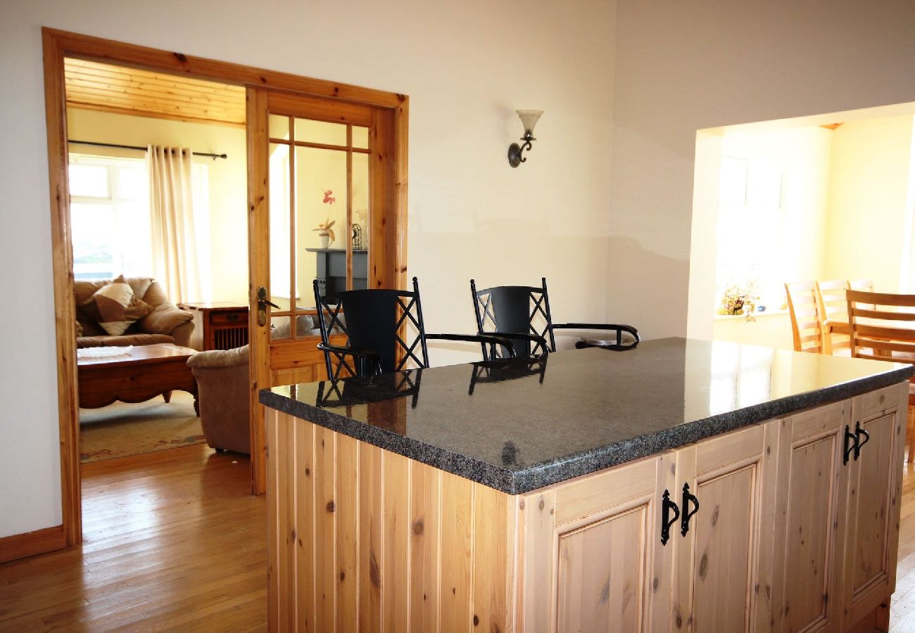 House in Spiddal - The Uplands Spiddal family friendly and spacious