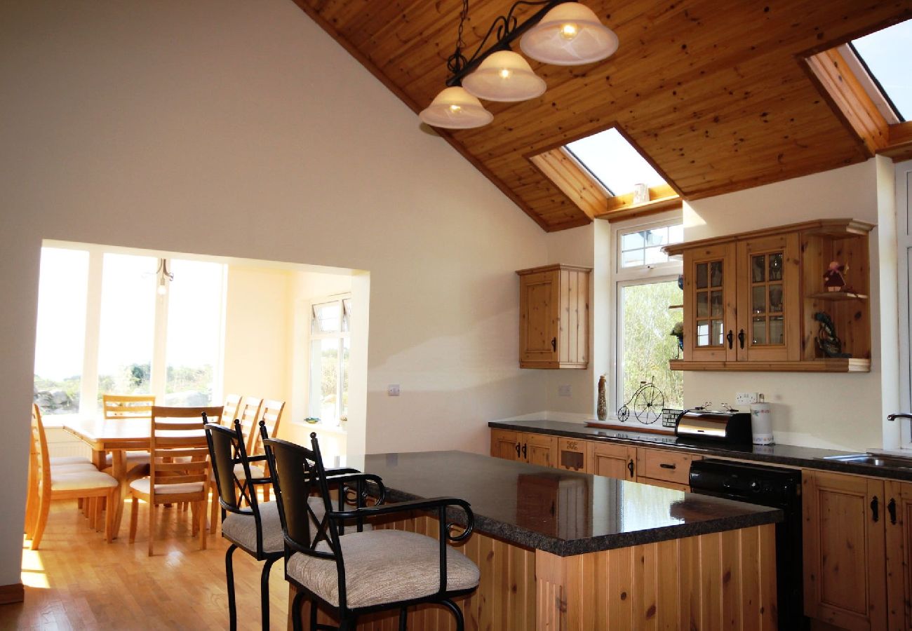 House in Spiddal - The Uplands Spiddal family friendly and spacious