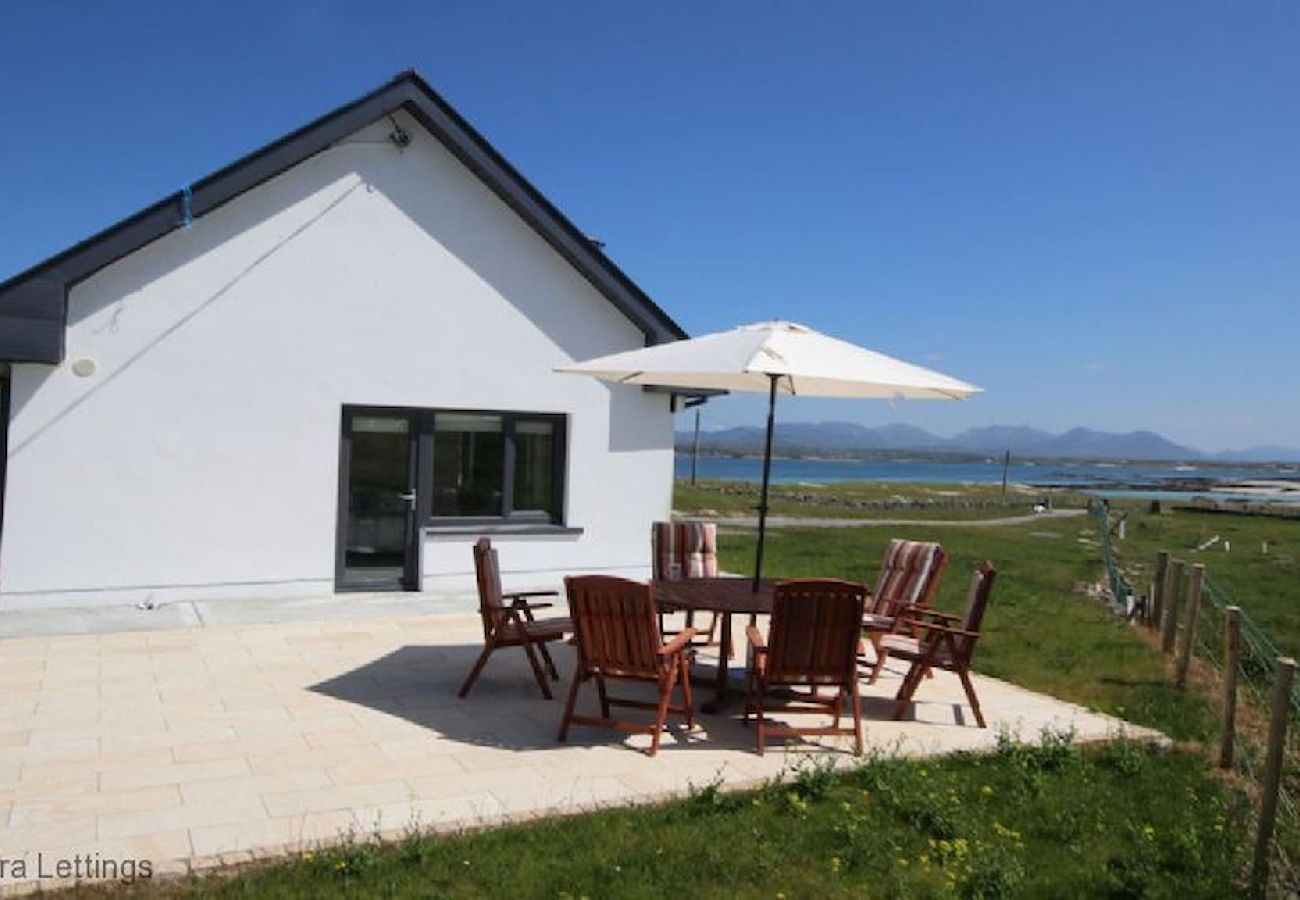 House in Ballyconneely - Beach House Mannin offering breathtaking views