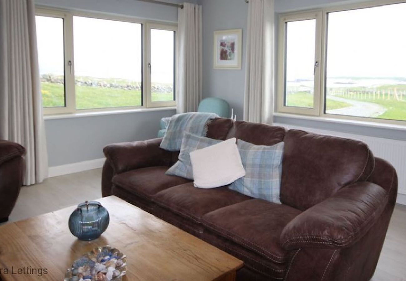 House in Ballyconneely - Beach House Mannin offering breathtaking views