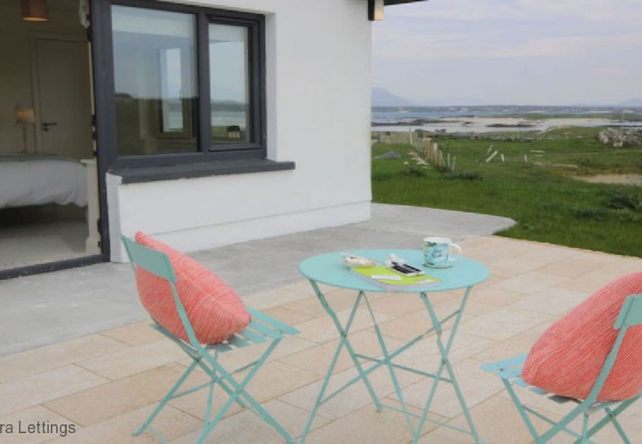 House in Ballyconneely - Beach House Mannin offering breathtaking views