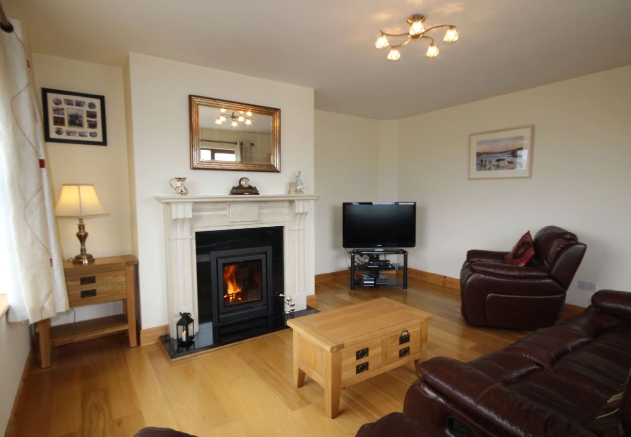 House in Cleggan - King's House, Cleggan sea and mountain views 