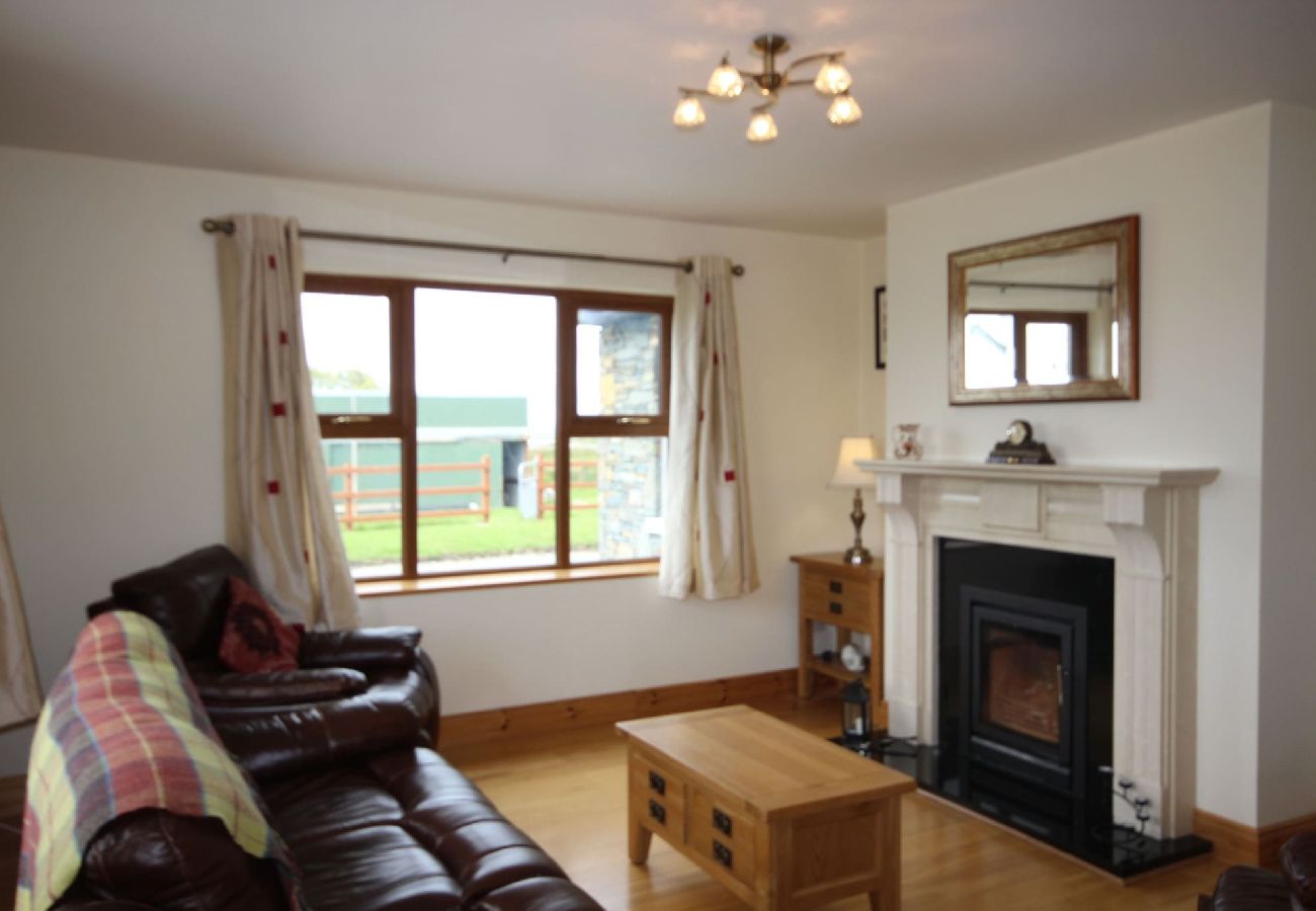 House in Cleggan - King's House, Cleggan sea and mountain views 