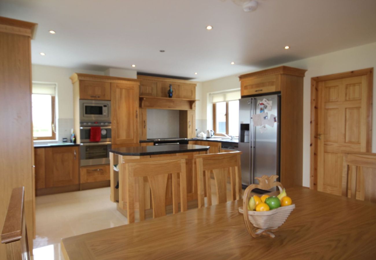 House in Cleggan - King's House, Cleggan sea and mountain views 