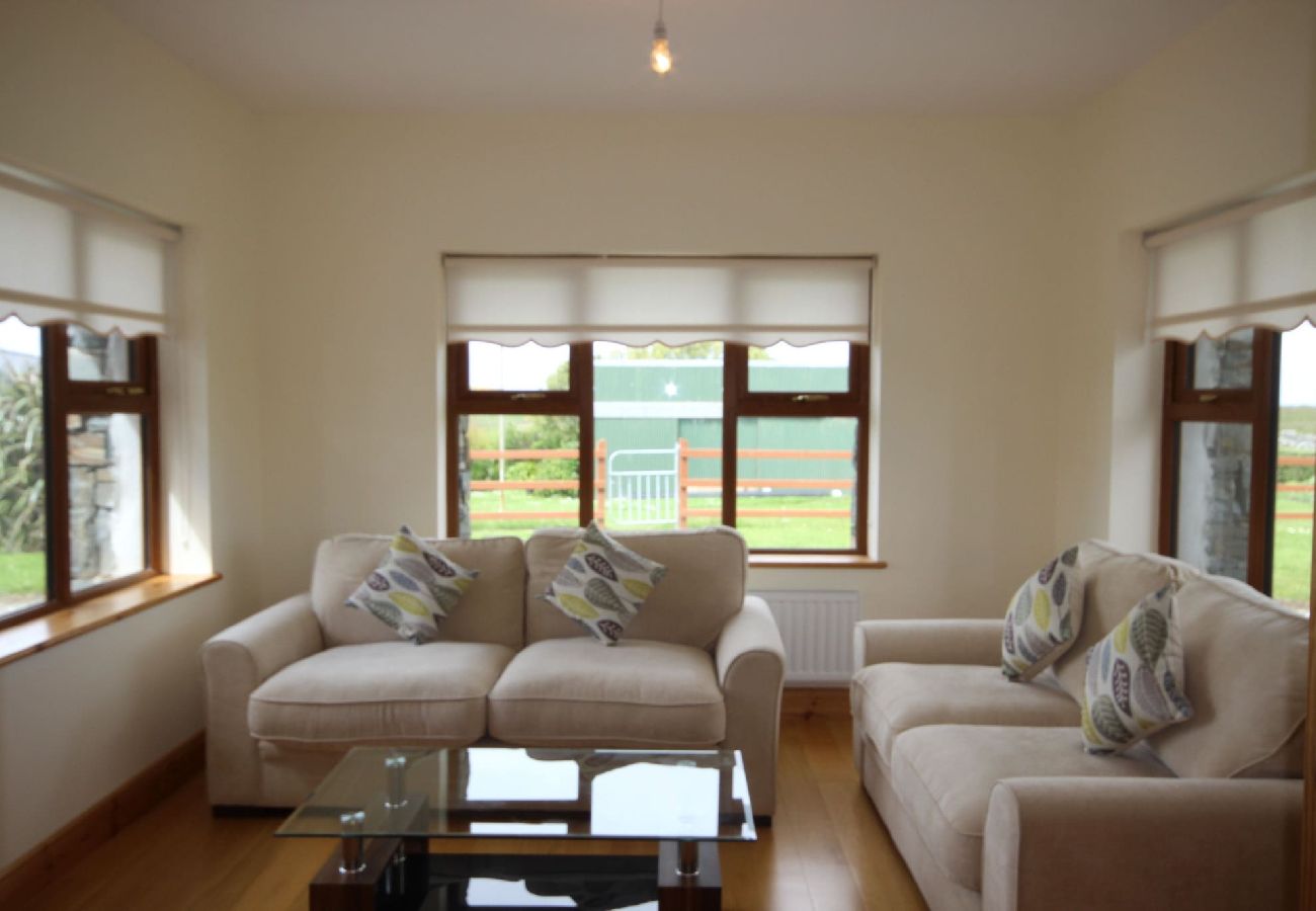 House in Cleggan - King's House, Cleggan sea and mountain views 