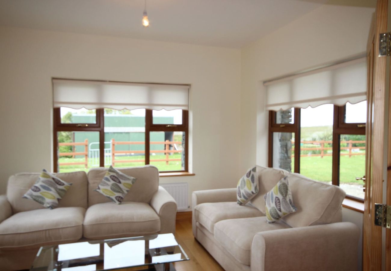 House in Cleggan - King's House, Cleggan sea and mountain views 