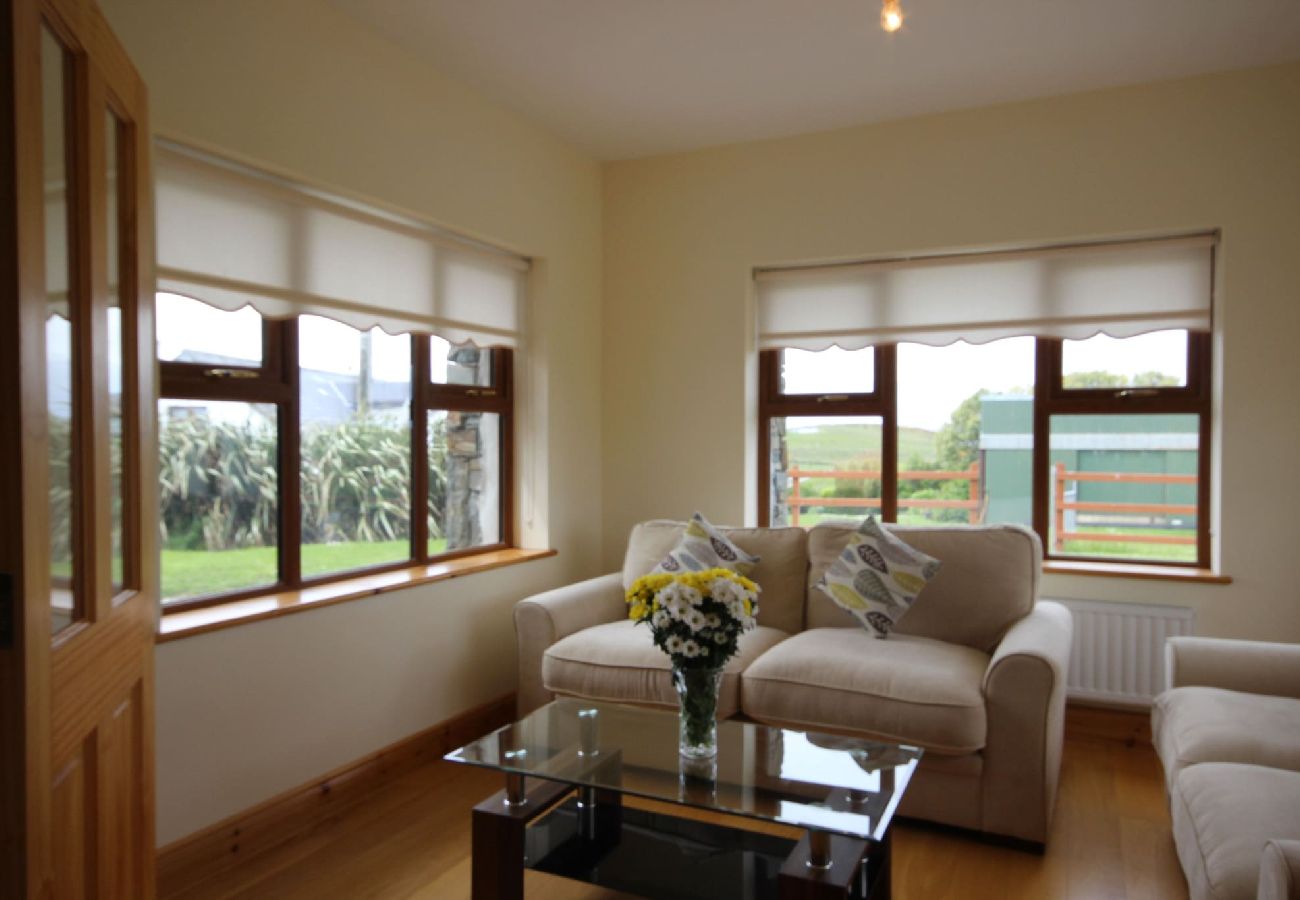 House in Cleggan - King's House, Cleggan sea and mountain views 