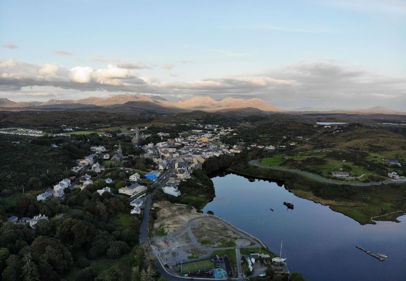 House in Clifden - Hillside House Set in a quiet & idyllic spot along the famous Bog Road