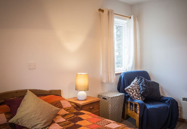 House in Clifden - Errislannan Stone Cottage offers plenty of space and fabulous views. 