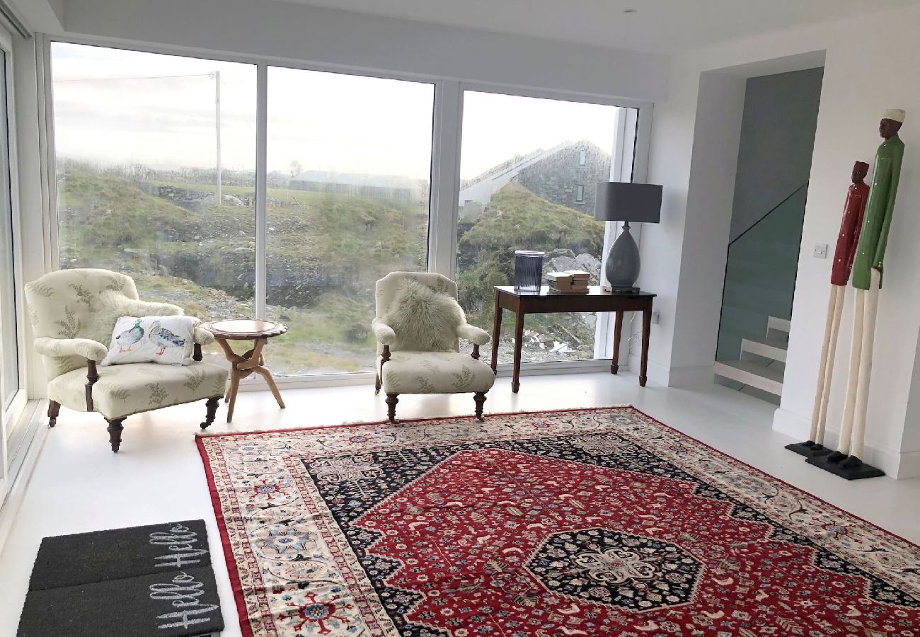 House in Ballyconneely - Doleen Quay House is a luxurious beach holiday home 