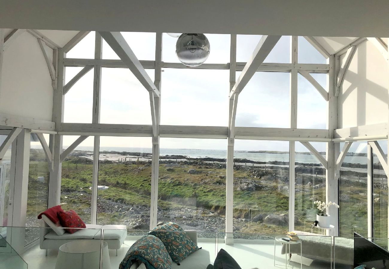 House in Ballyconneely - Doleen Quay House is a luxurious beach holiday home 