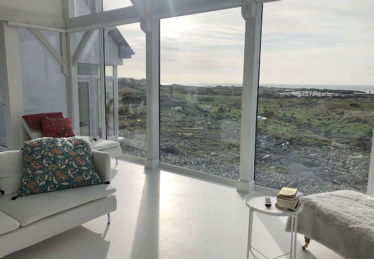 House in Ballyconneely - Doleen Quay House is a luxurious beach holiday home 