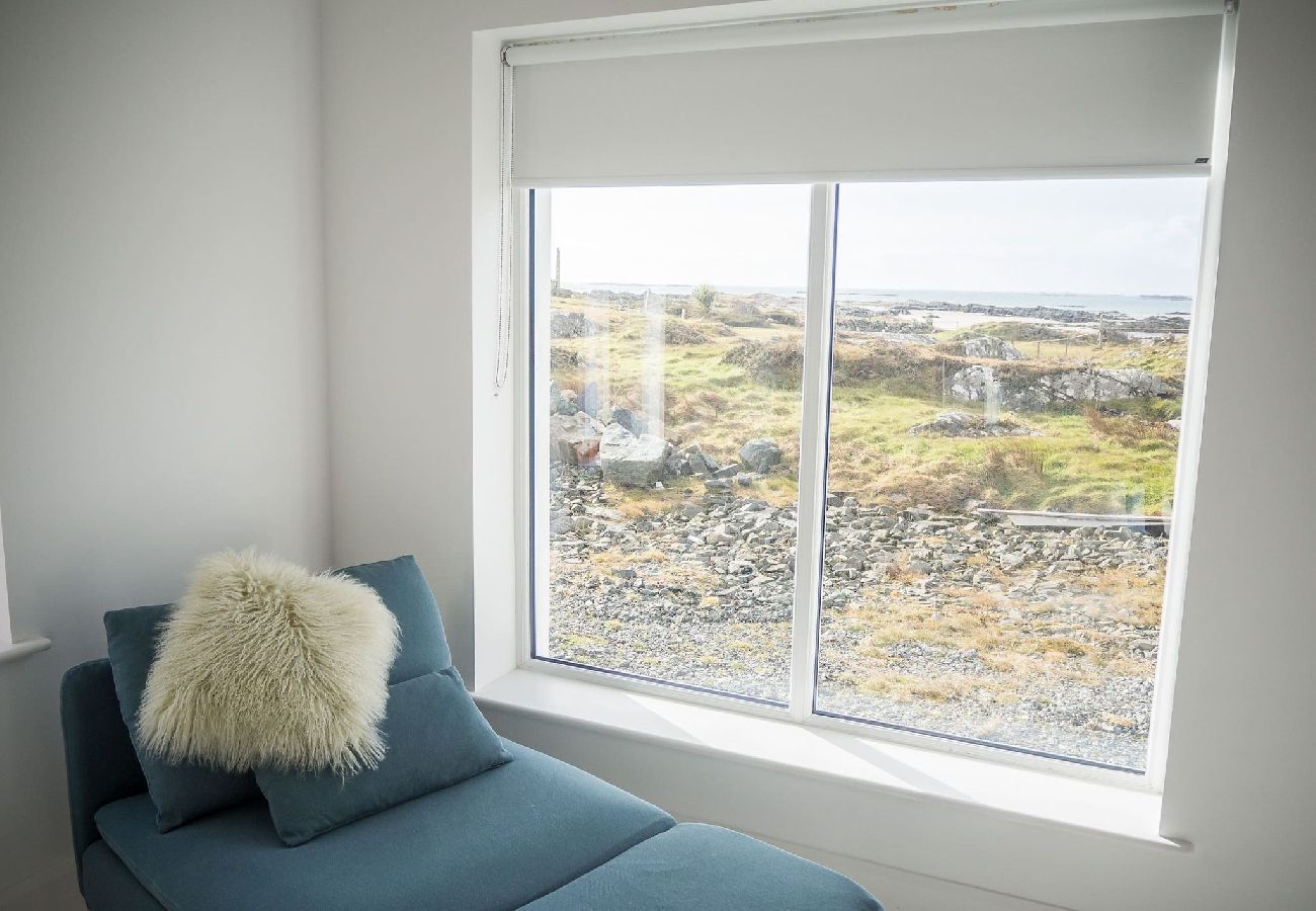 House in Ballyconneely - Doleen Quay House is a luxurious beach holiday home 