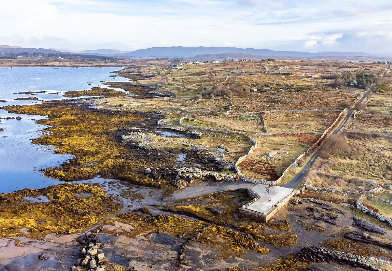 Bungalow in Rosmuck - An Teachín Corcra offering peace and tranquility