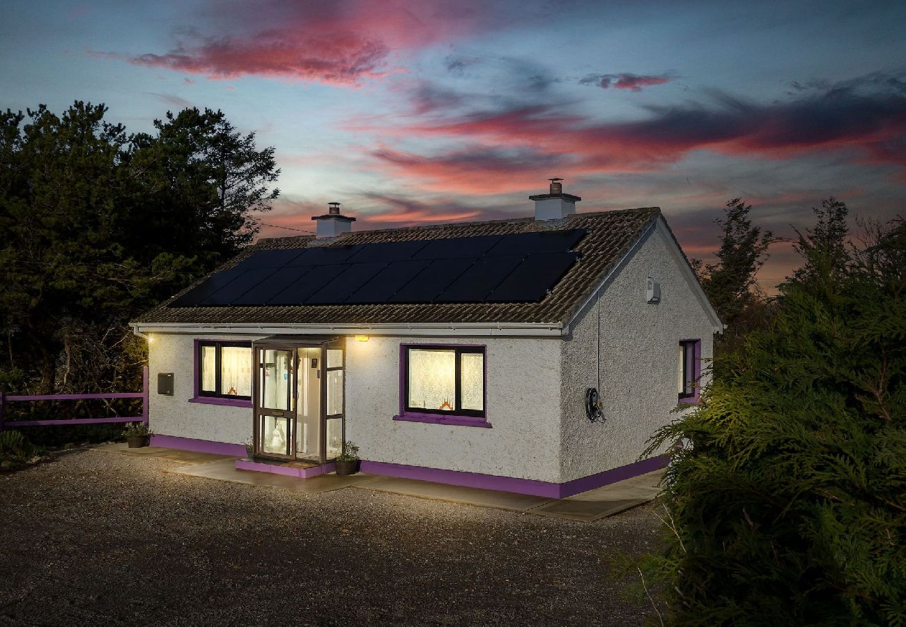 Bungalow in Rosmuck - An Teachín Corcra offering peace and tranquility