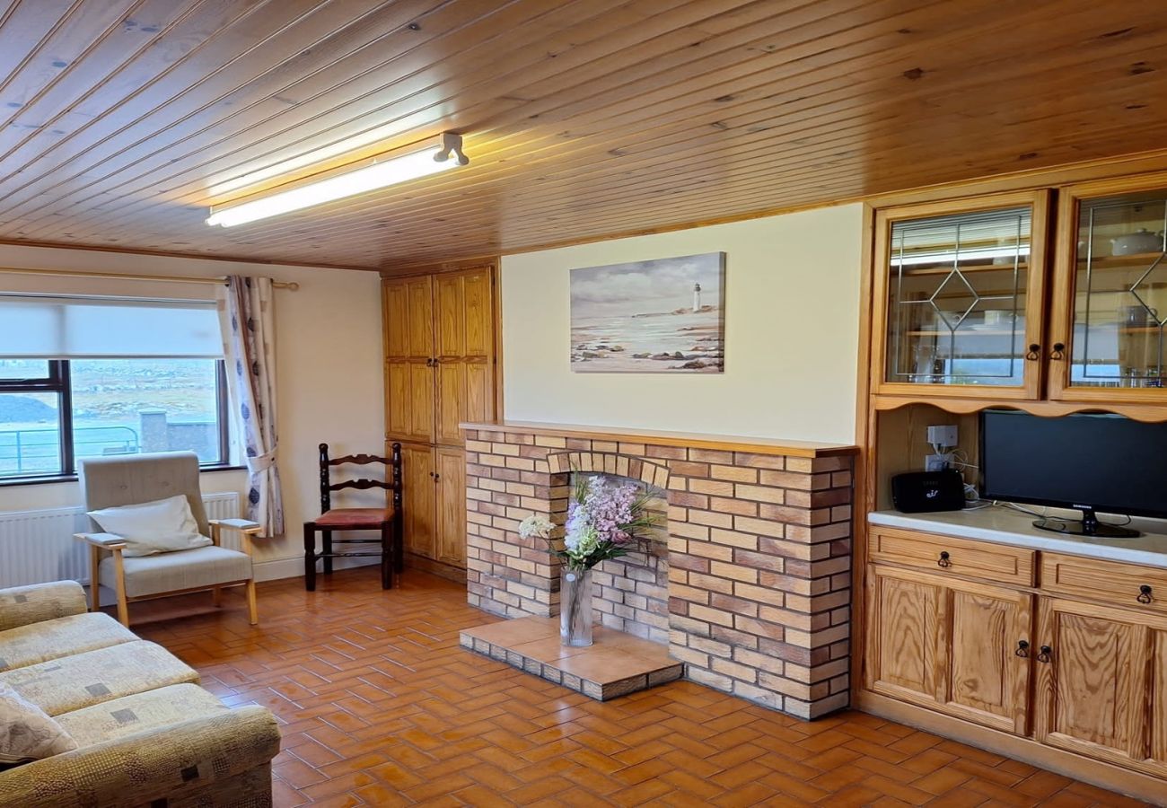 Bungalow in Ballyconneely - Little Tara an ideal location for family & friends