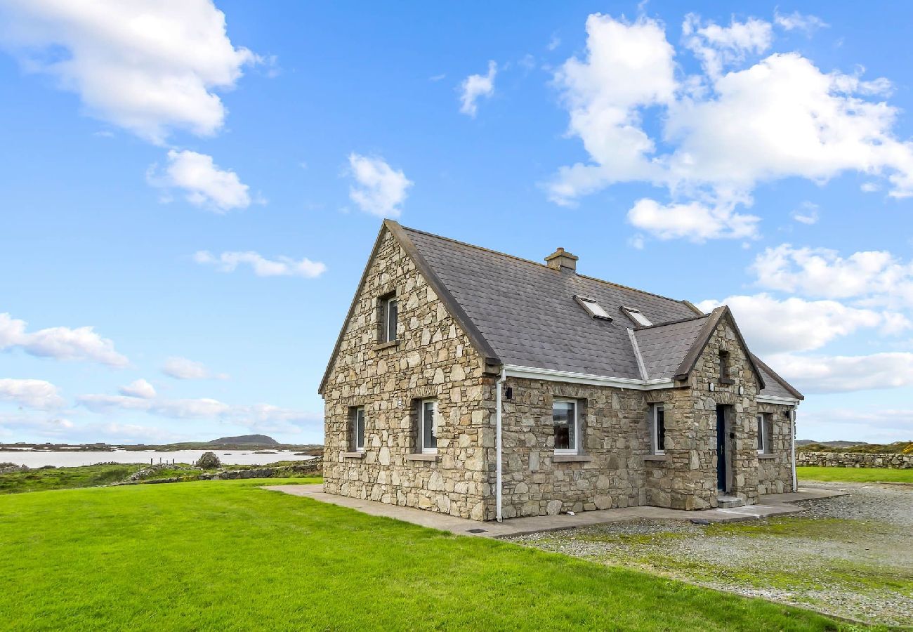 House in Ballyconneely - Lake House Mannin, holiday maker’s paradise