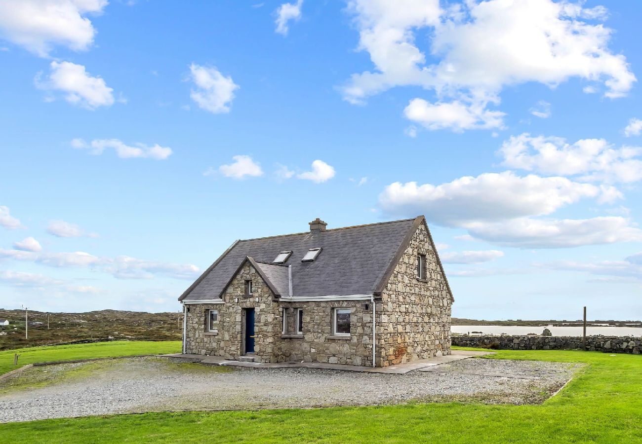 House in Ballyconneely - Lake House Mannin, holiday maker’s paradise