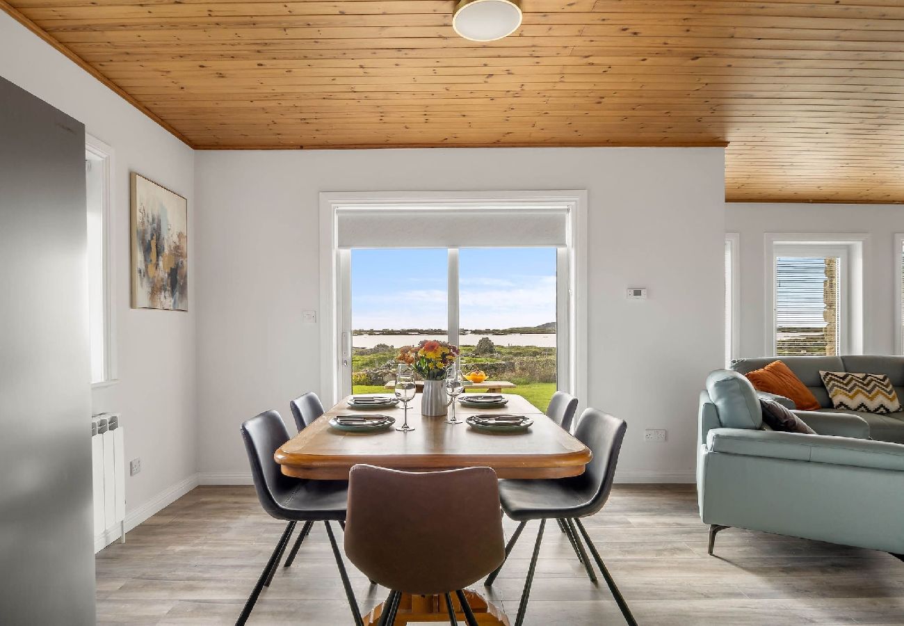 House in Ballyconneely - Lake House Mannin, holiday maker’s paradise