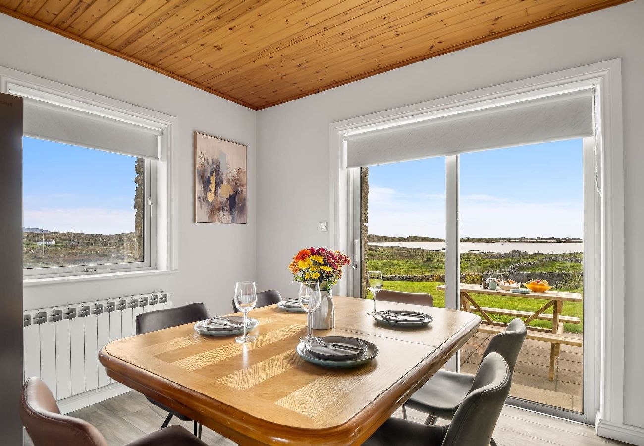 House in Ballyconneely - Lake House Mannin, holiday maker’s paradise