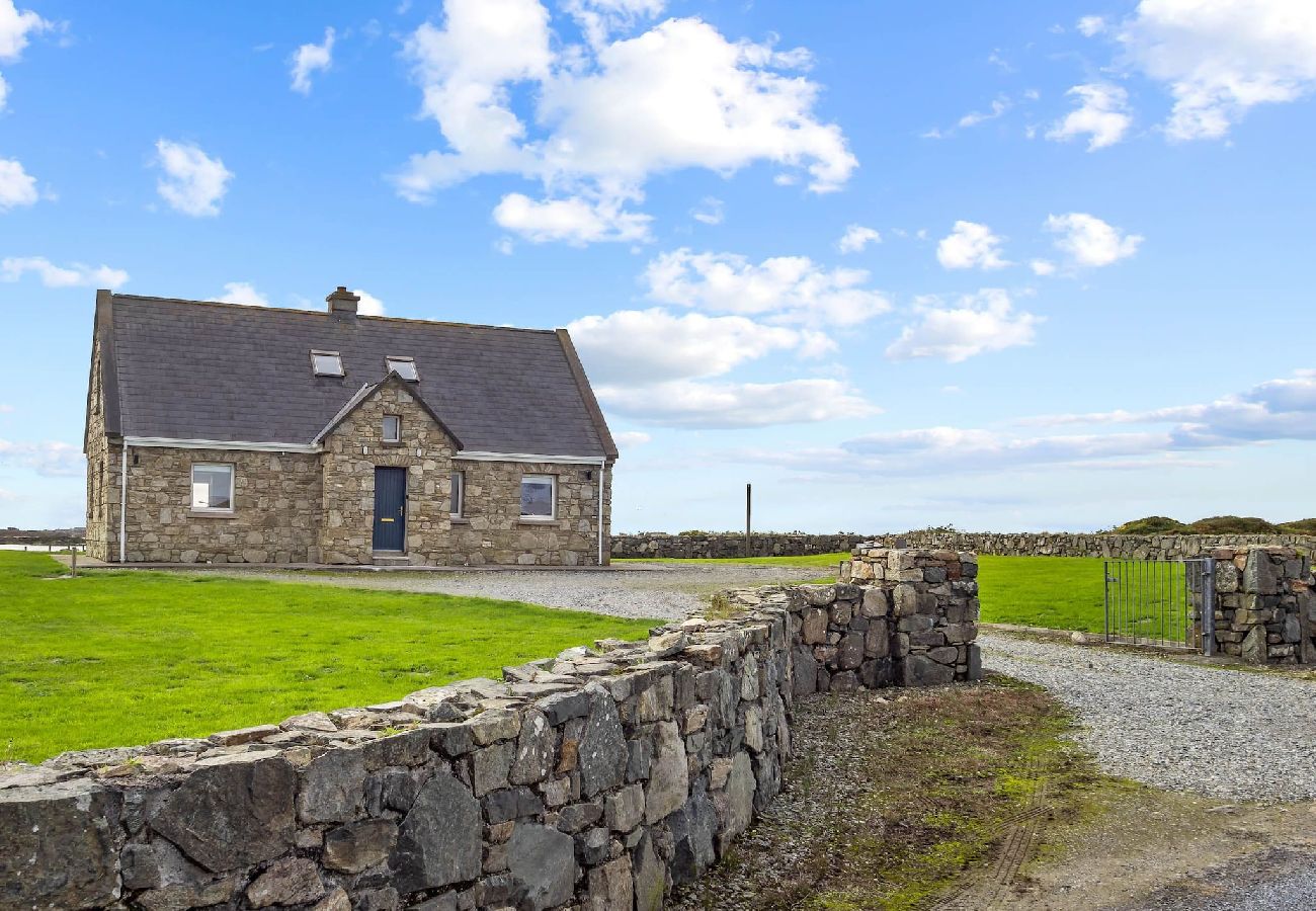 House in Ballyconneely - Lake House Mannin, holiday maker’s paradise