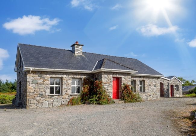 House in Clifden - Sycamore Cottage on the outskirts of Clifden 