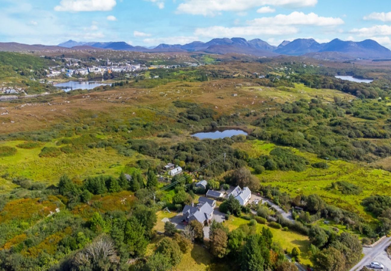 House in Clifden - Sycamore Cottage on the outskirts of Clifden 