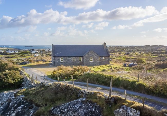Cottage in Roundstone - Campbell's Cottage - Picturesque and Peaceful