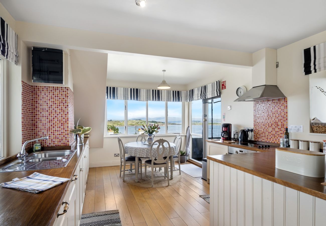 Apartment in Roundstone - Ard Apartment, Roundstone - Penthouse Sea Views 