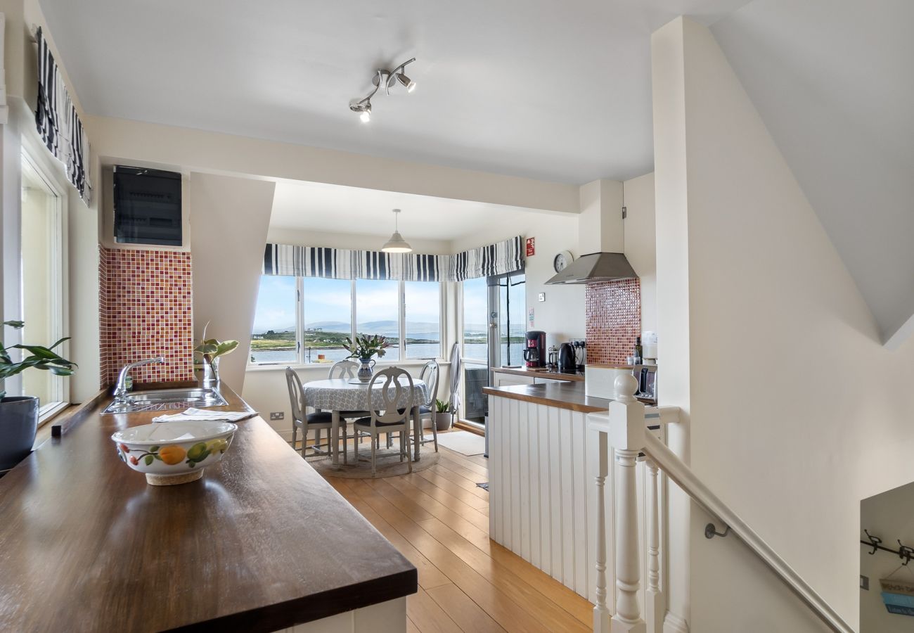 Apartment in Roundstone - Ard Apartment, Roundstone - Penthouse Sea Views 