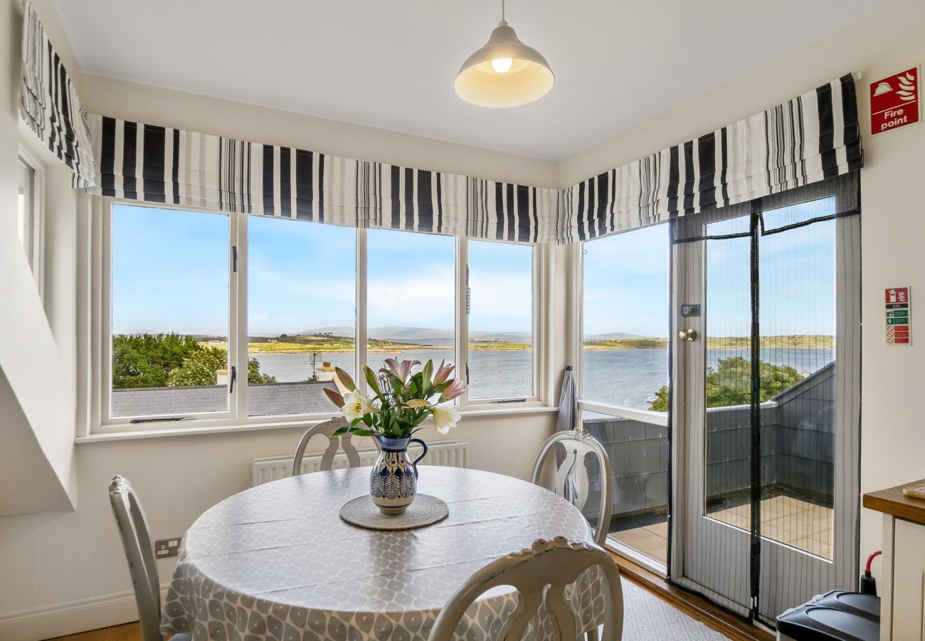 Apartment in Roundstone - Ard Apartment, Roundstone - Penthouse Sea Views 