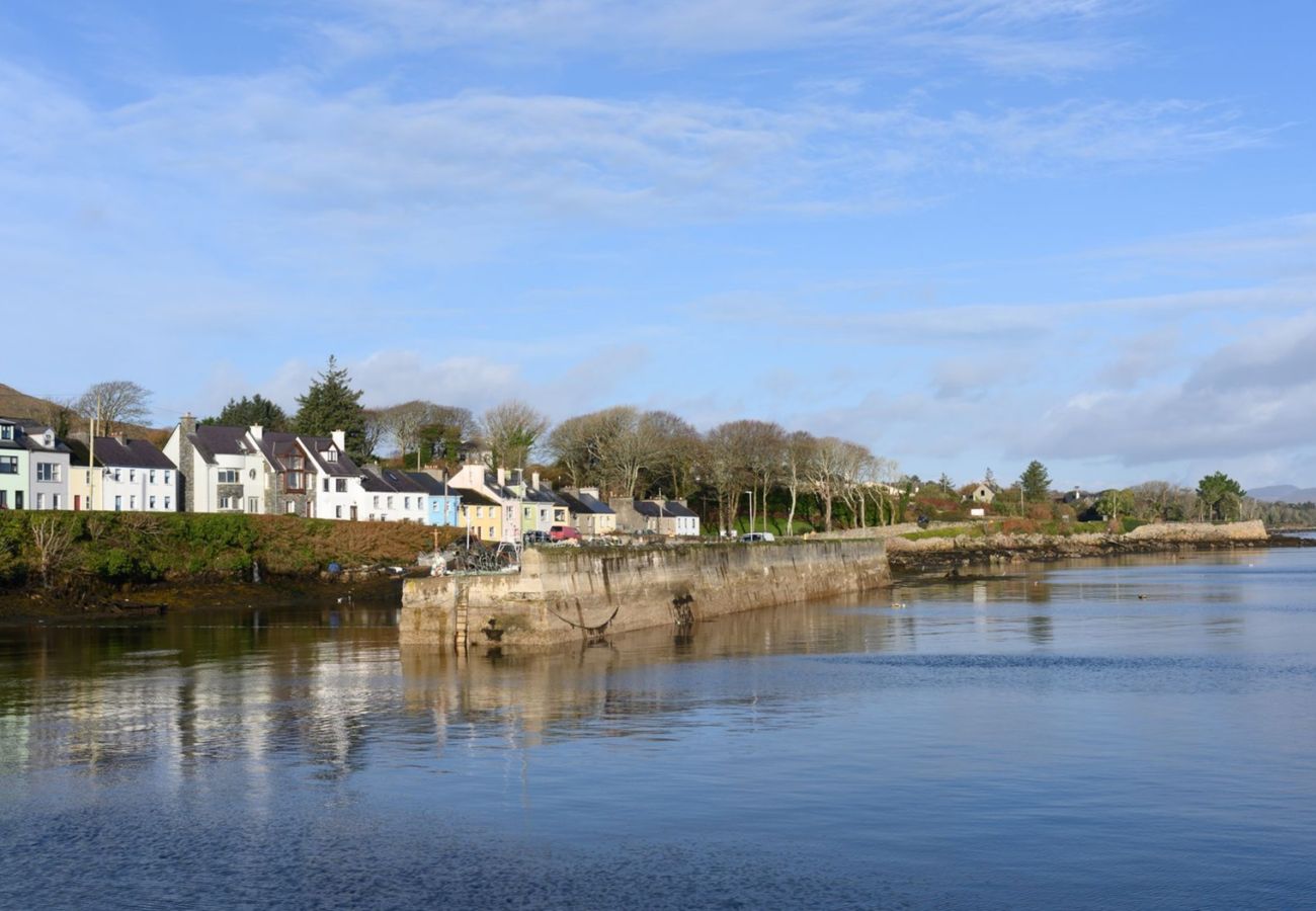 Cottage in Roundstone - Lichen Luxury Cottage - Within The Village 