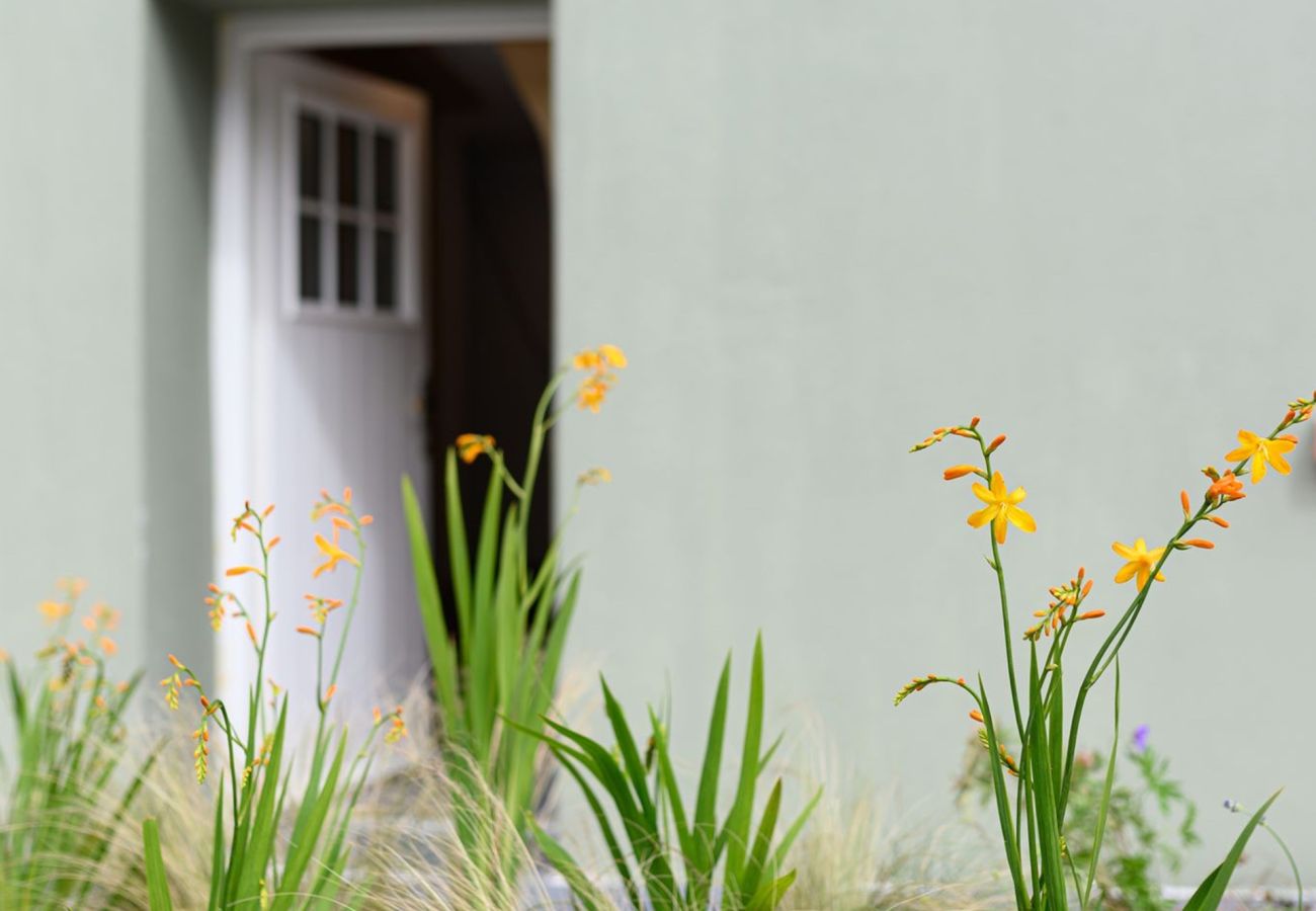 Cottage in Roundstone - Lichen Luxury Cottage - Within The Village 