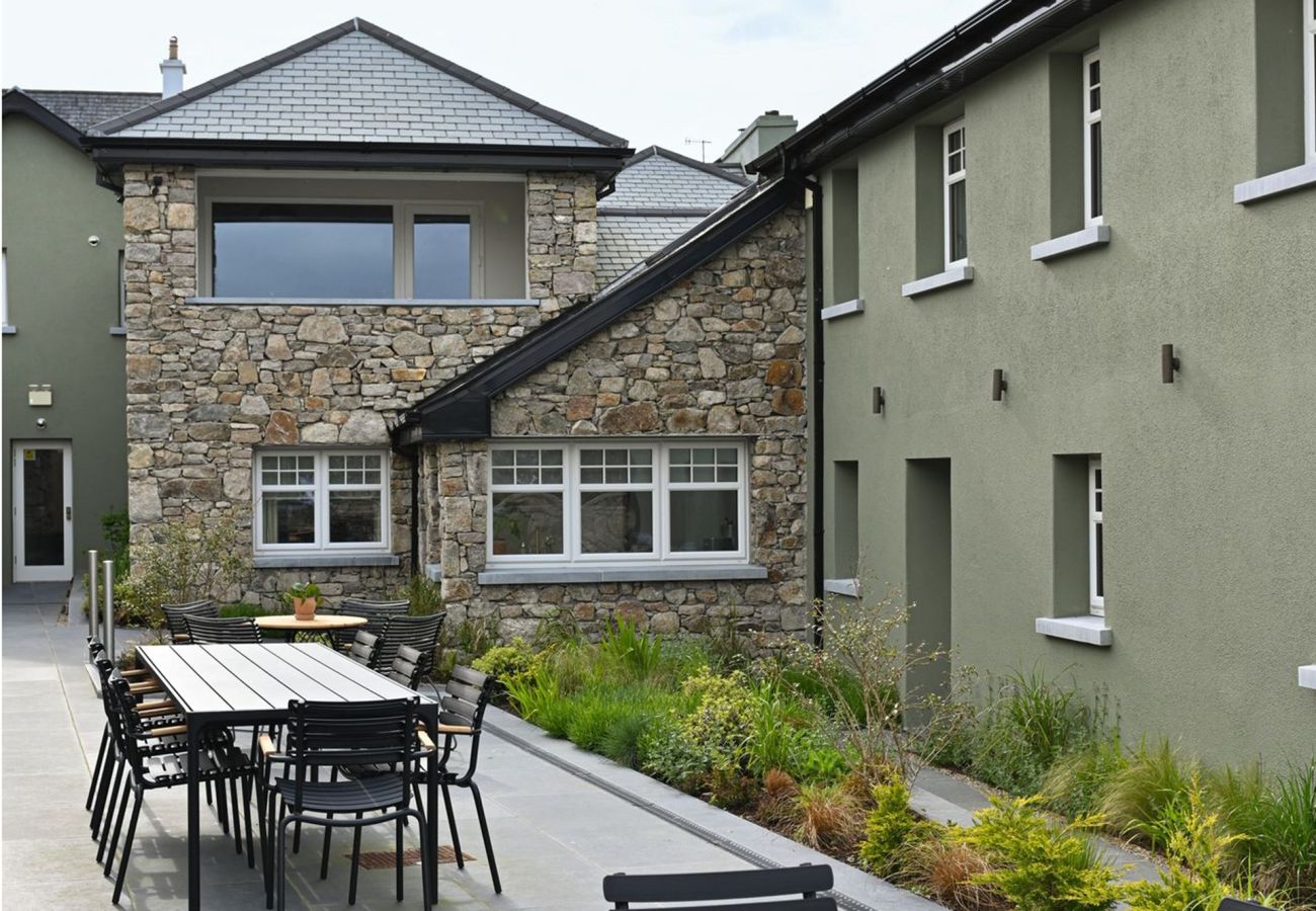 Townhouse in Roundstone - Kelp Luxury Cottage - Within The Village 