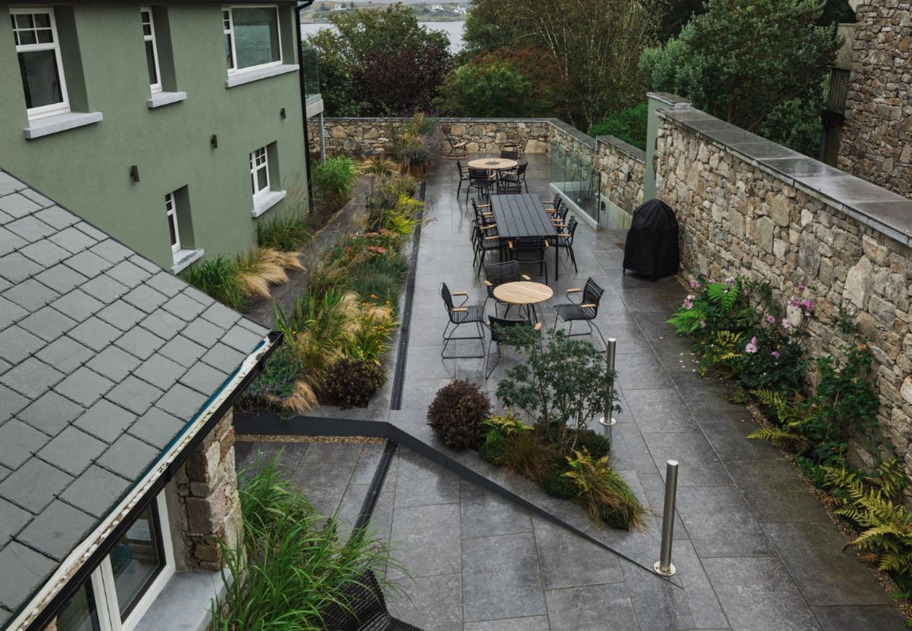 Townhouse in Roundstone - Kelp Luxury Cottage - Within The Village 